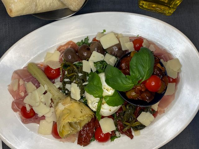 L'Oliveto Paris Antipasti